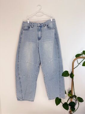 Light Wash Women's Barrel Leg Jeans